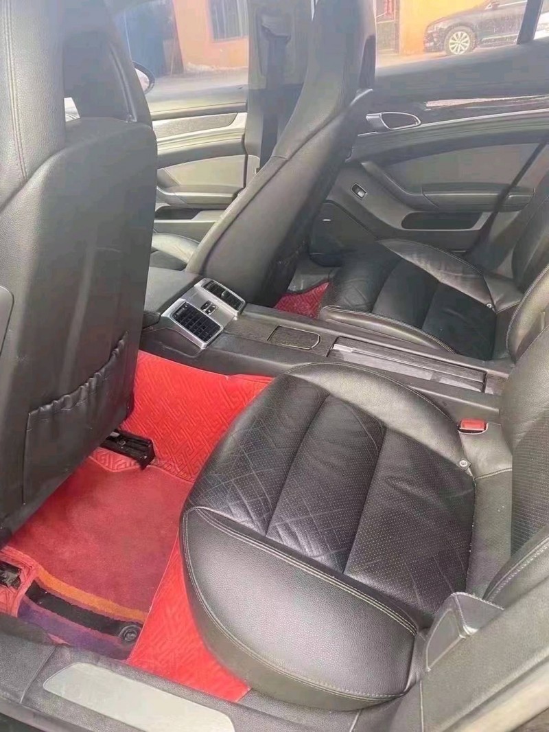 济宁11年保时捷帕拉梅拉8