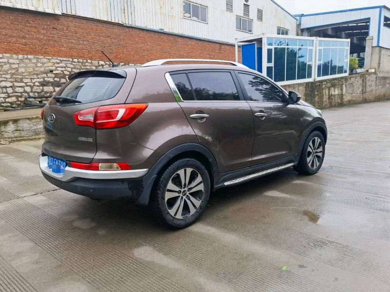 济南13年起亚智跑3