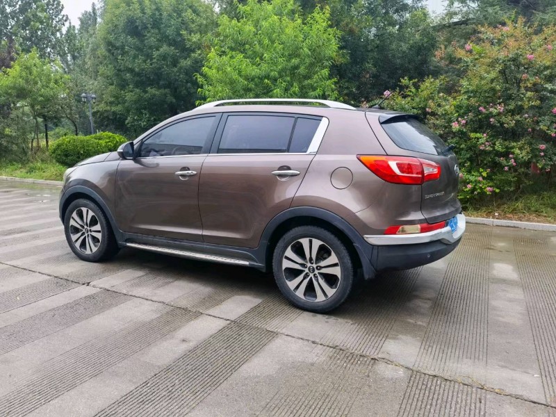 济南13年起亚智跑5