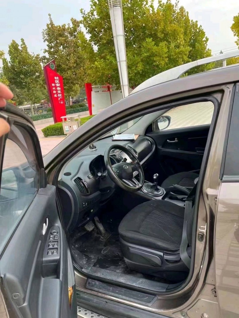 北京11年起亚智跑8