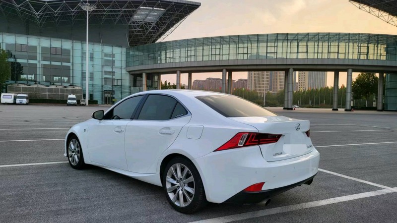 邯郸14年雷克萨斯IS7