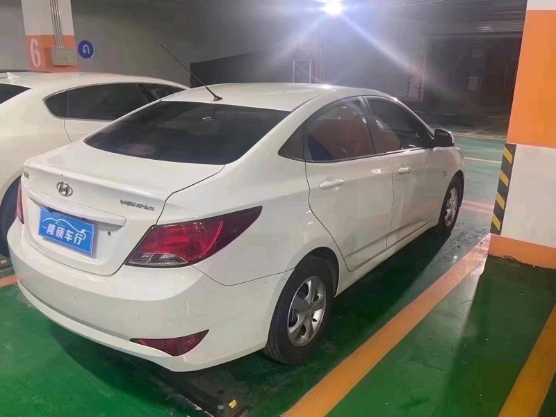 北京17年现代瑞纳2