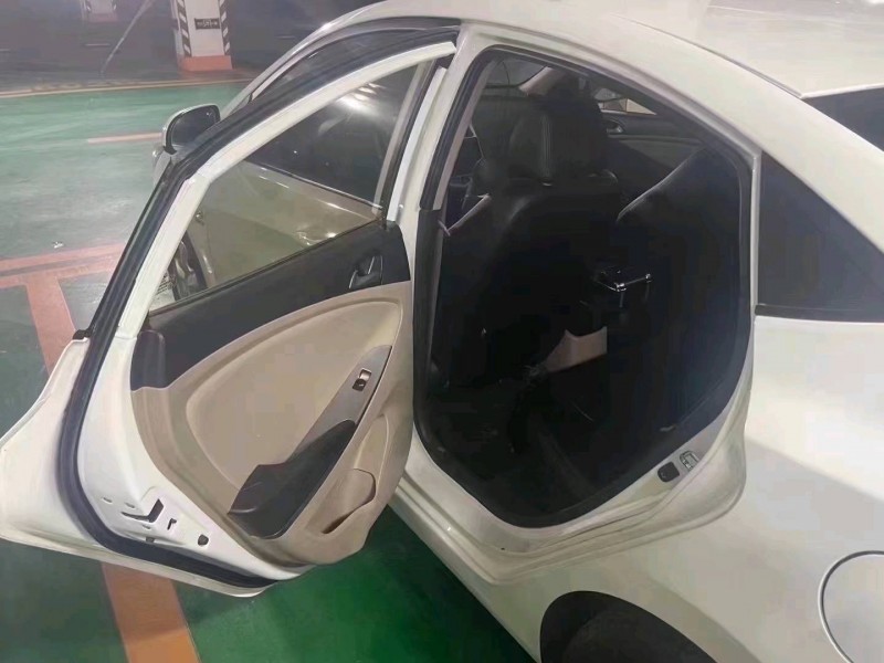 北京17年现代瑞纳4