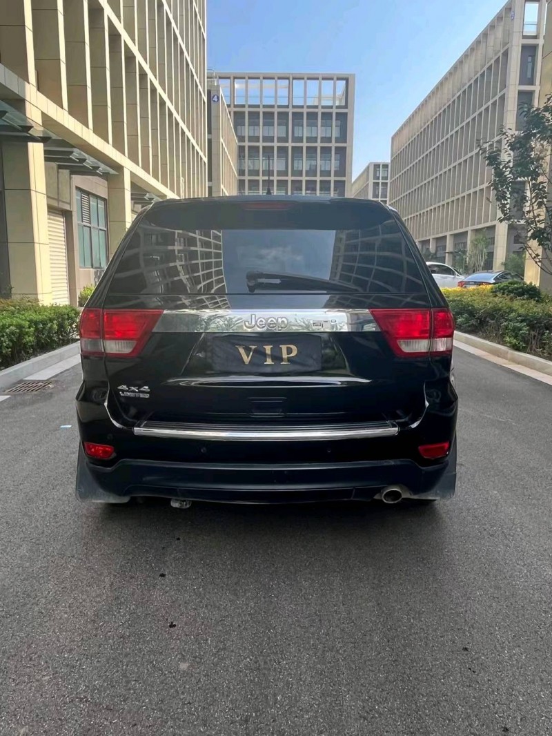 徐州13年Jeep大切诺基4