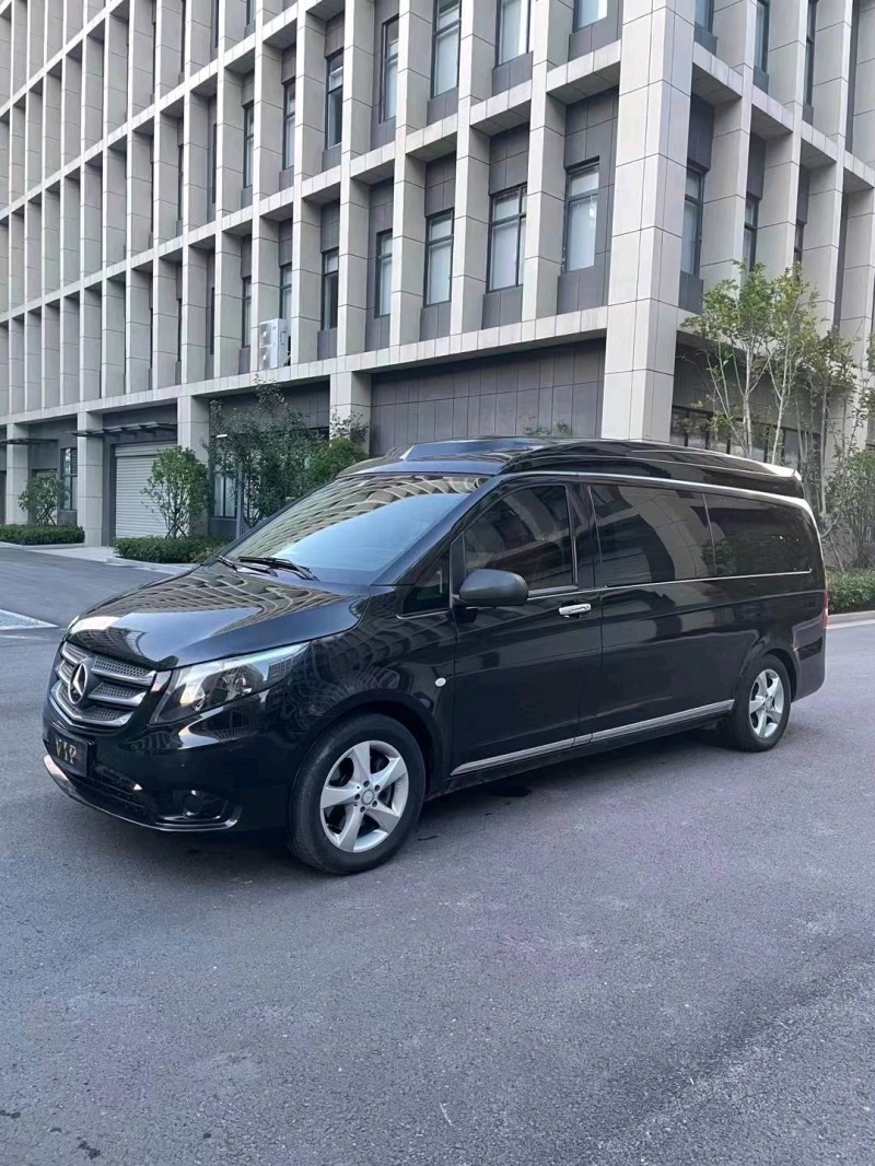 徐州17年奔驰威霆2