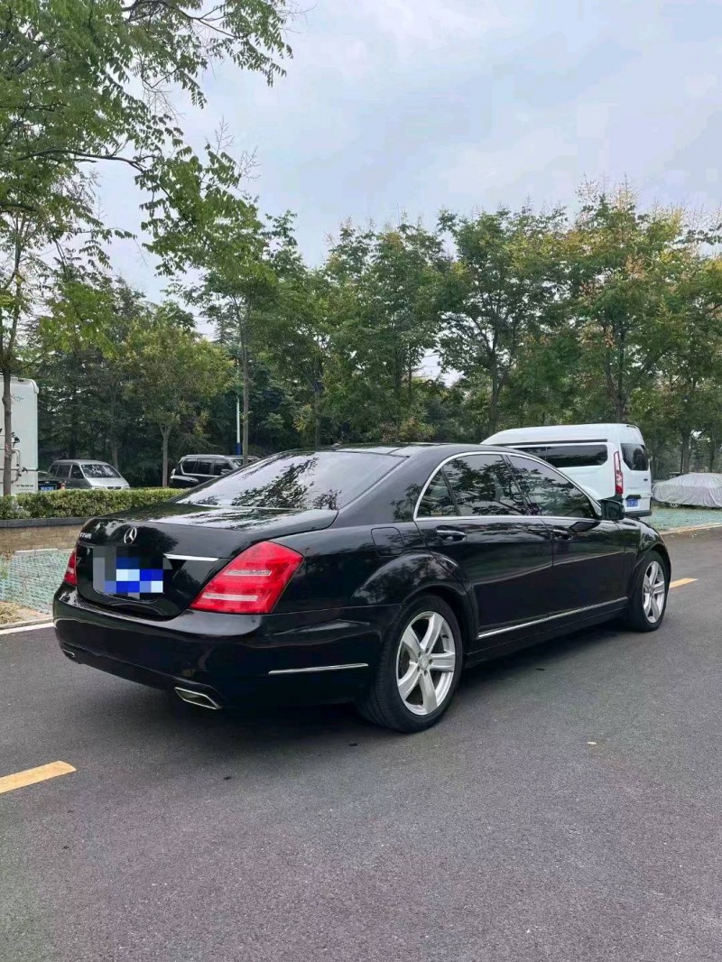 东营11年奔驰S4