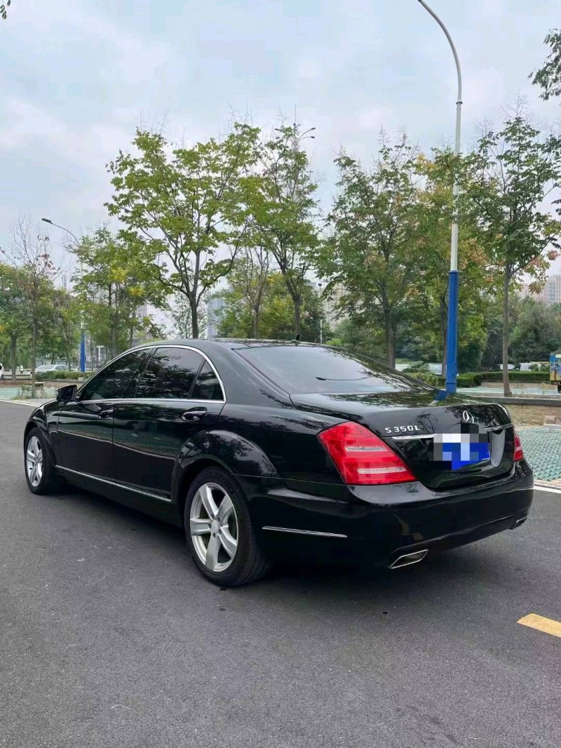 东营11年奔驰S8