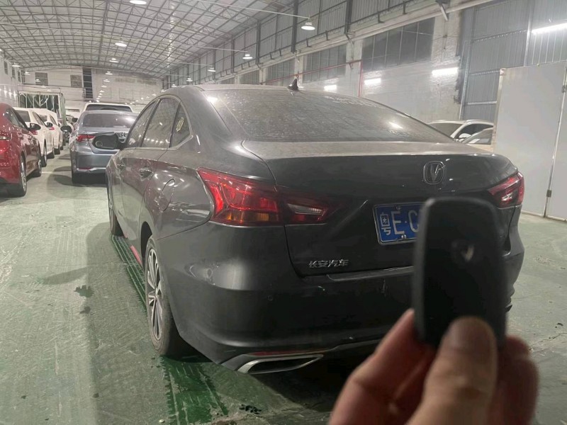 佛山20年長安汽車睿馳CC5