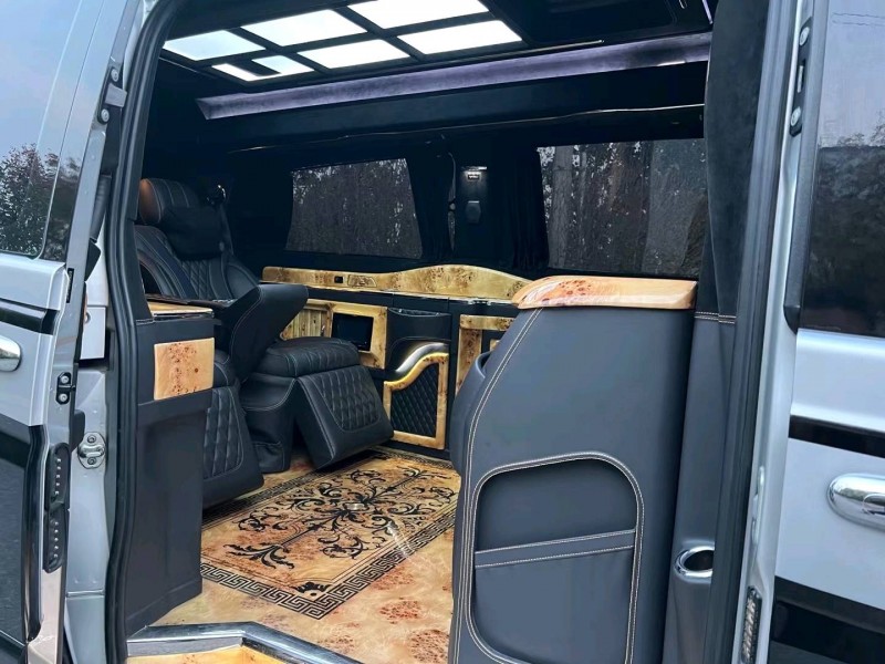 青岛17年奔驰威霆4