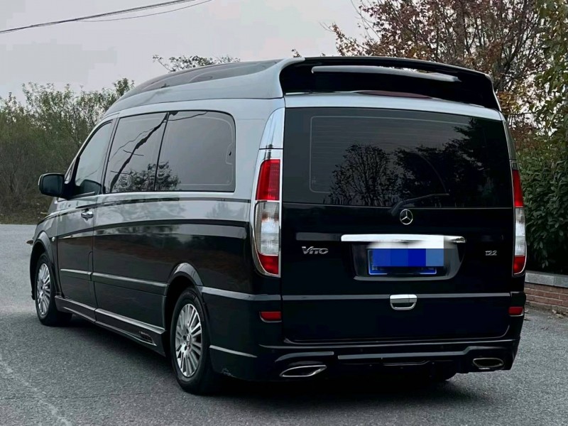 青岛17年奔驰威霆1