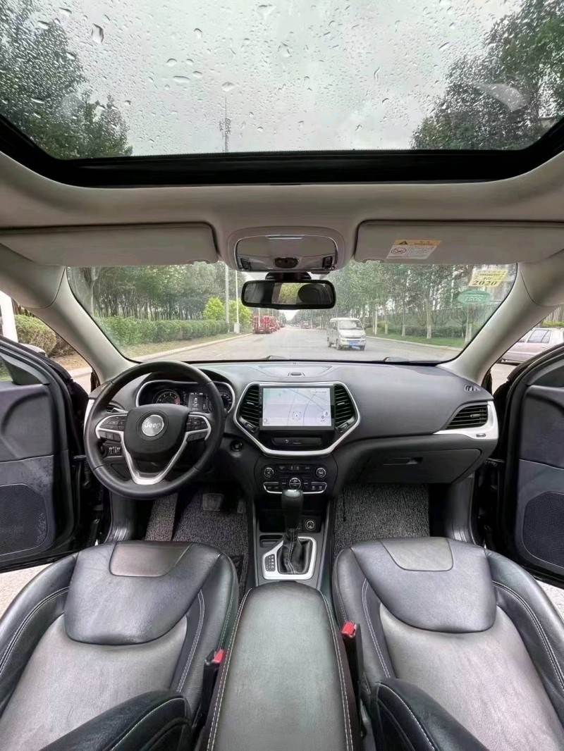 沈阳18年Jeep自由光4