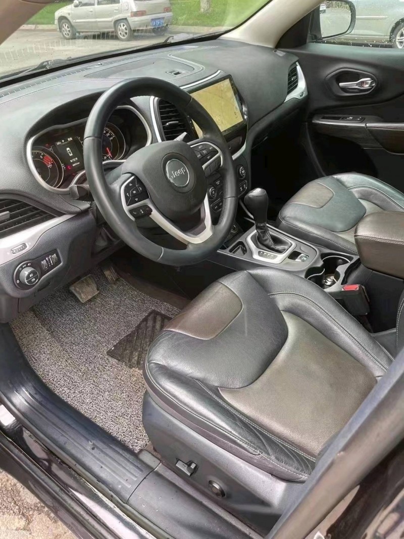 沈阳18年Jeep自由光8