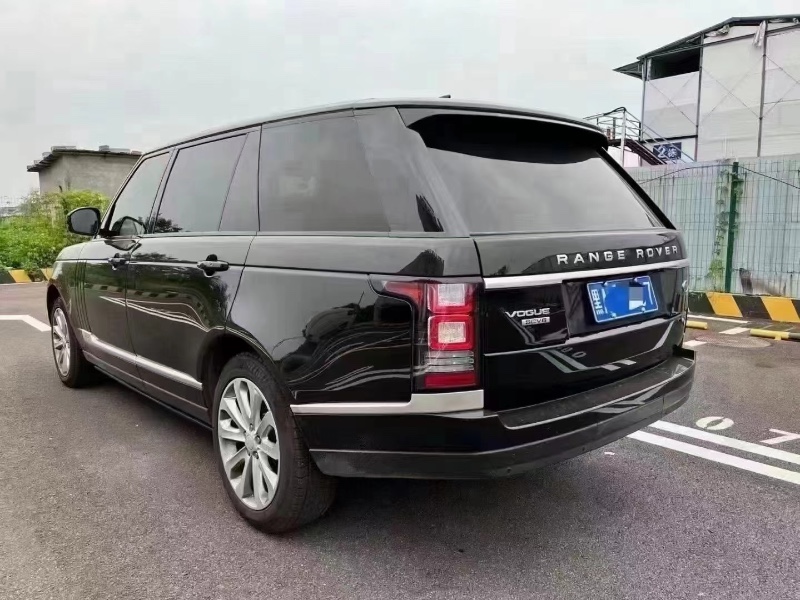 青岛18年路虎揽胜行政3