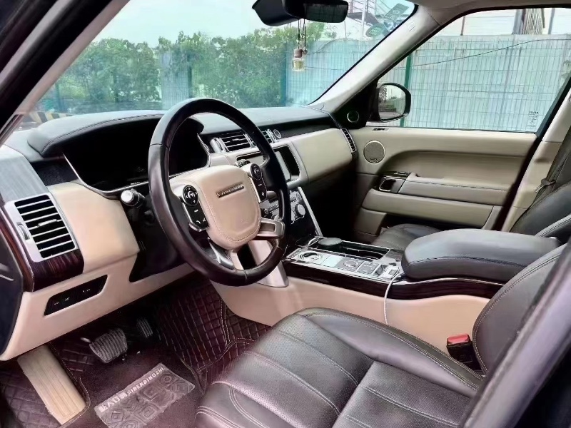 青岛18年路虎揽胜行政8