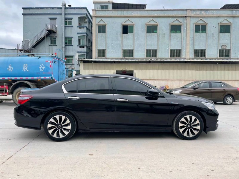 东莞18年本田雅阁8