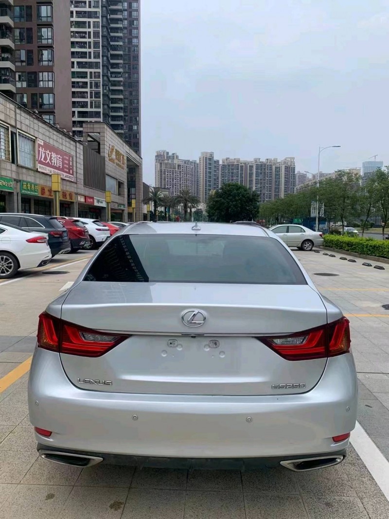 广州12年雷克萨斯GS8