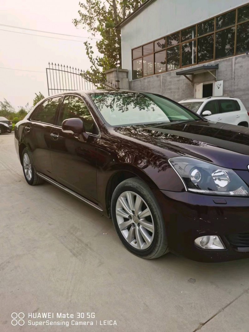 保定11年丰田皇冠2