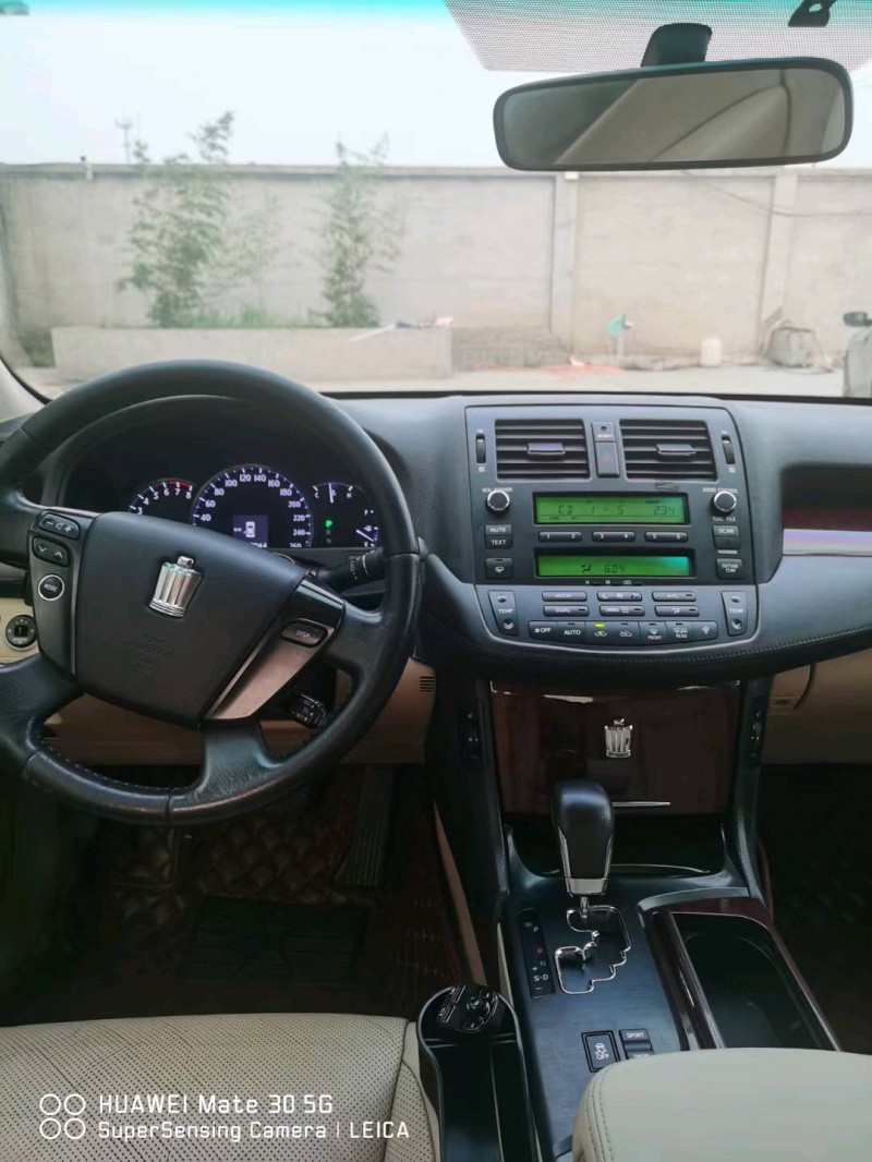 保定11年丰田皇冠6