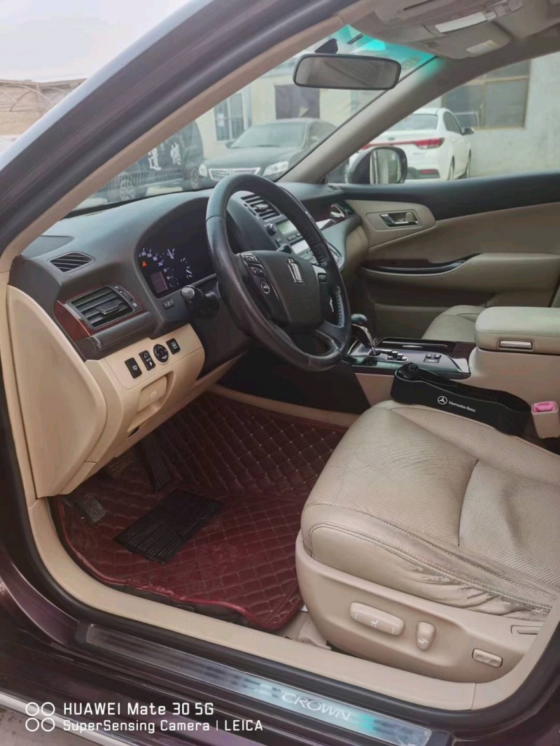 保定11年丰田皇冠8