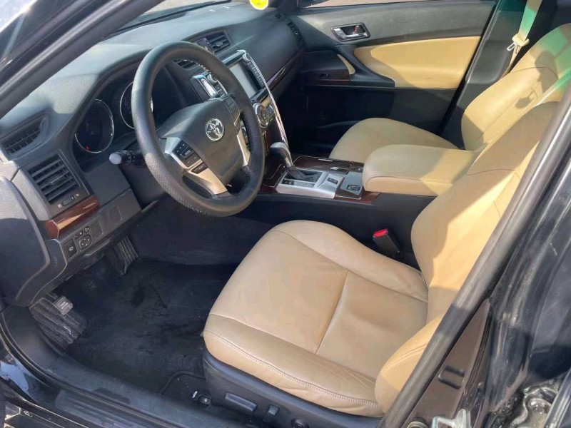 济南14年丰田锐志2