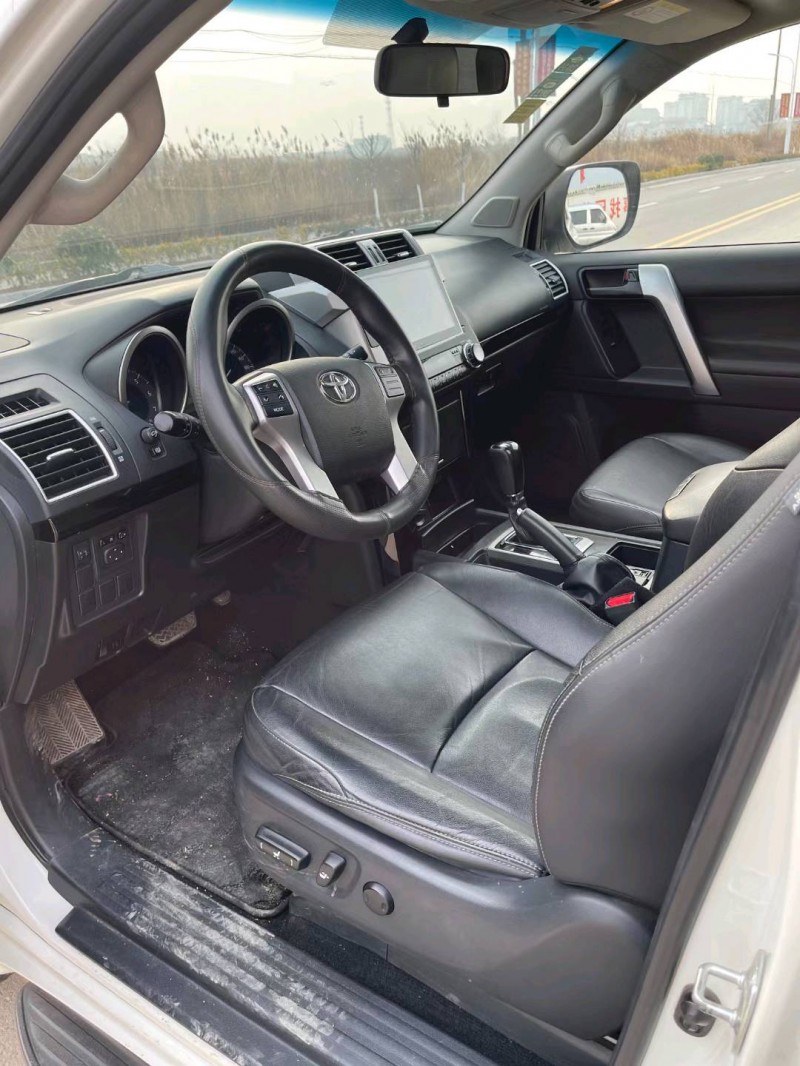 徐州17年丰田普拉多2