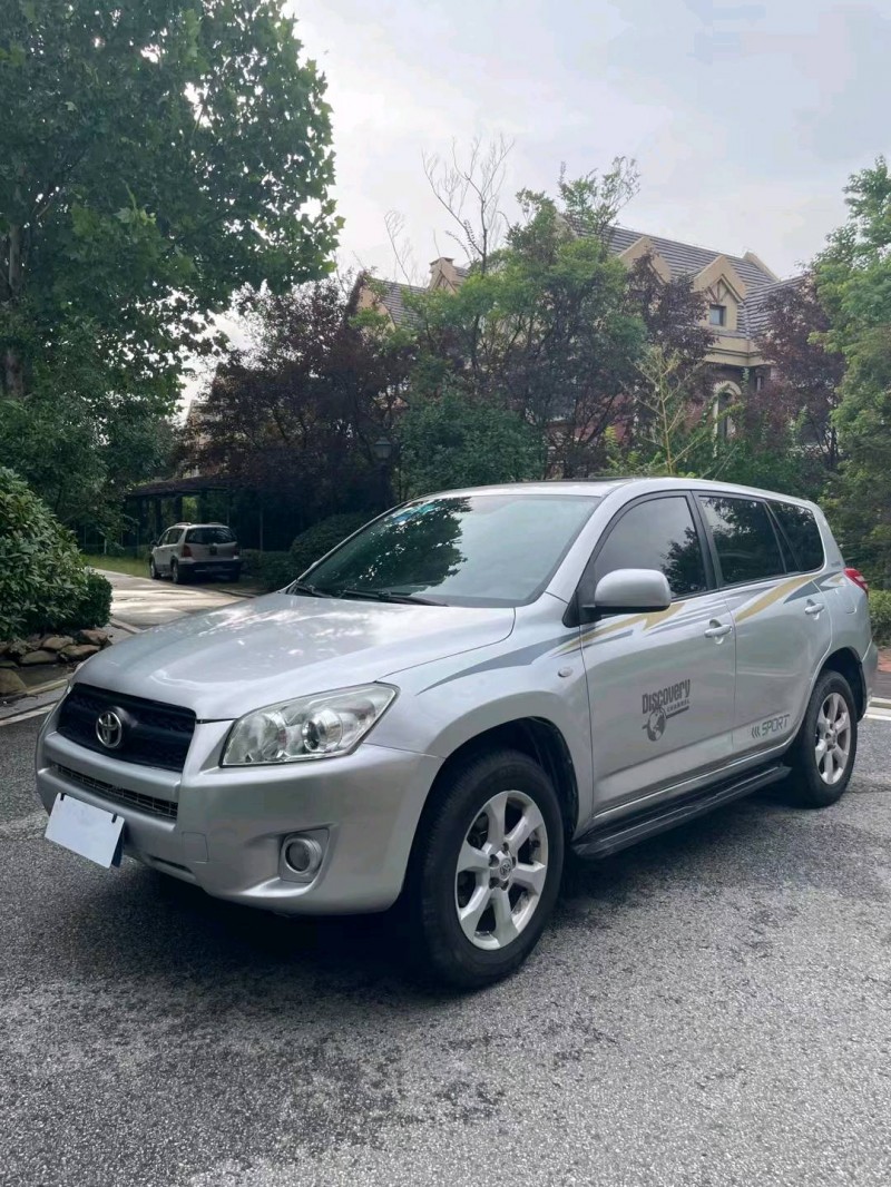 青岛11年丰田RAV42