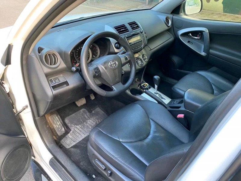 沈阳12年丰田RAV44
