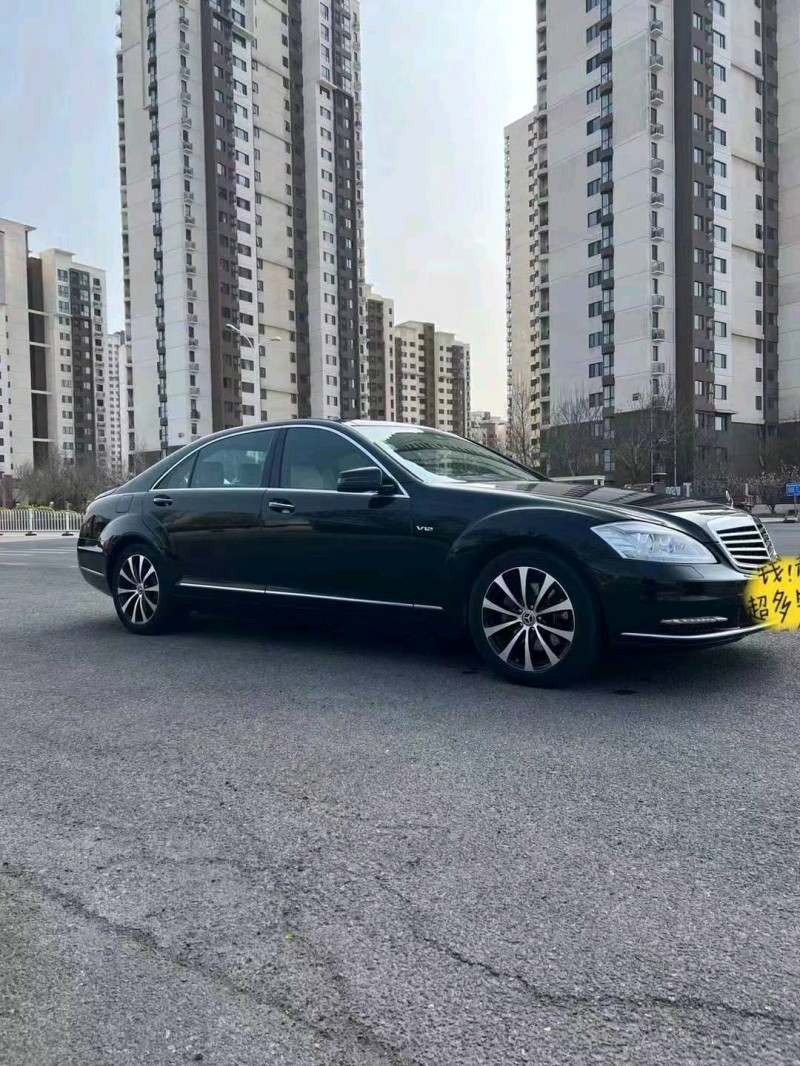 济南12年奔驰S8