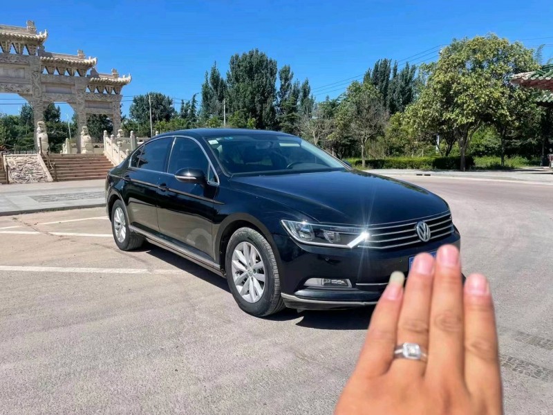 济南17年大众迈腾7