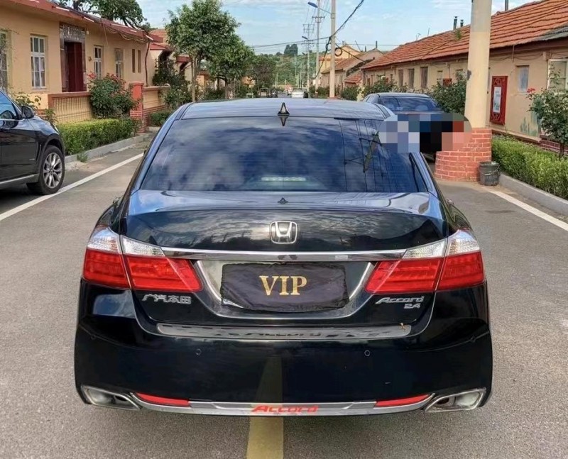 青岛15年本田雅阁6