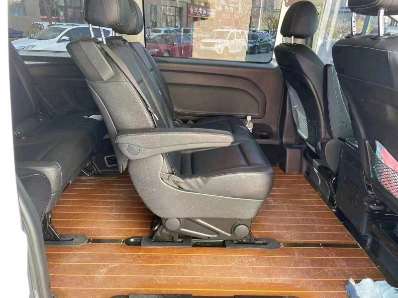 东营17年奔驰威霆7