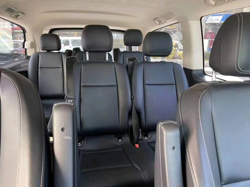 东营17年奔驰威霆8