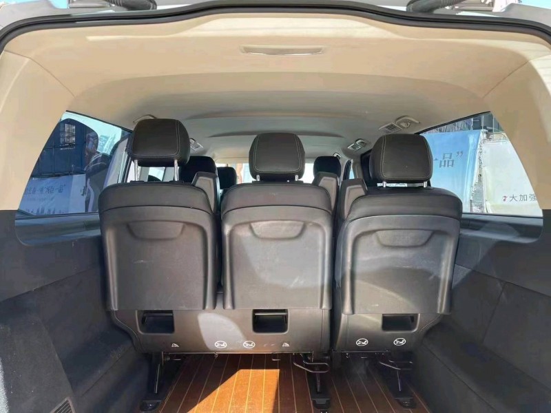 东营17年奔驰威霆3