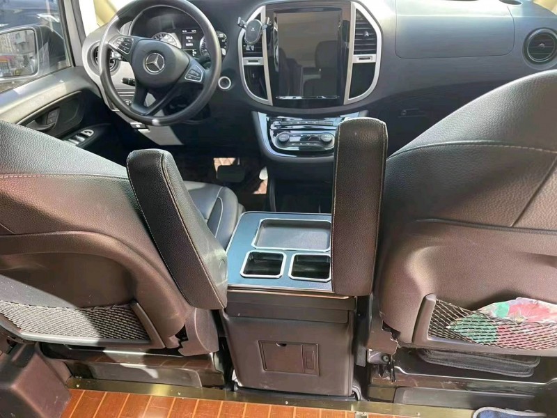 东营17年奔驰威霆2