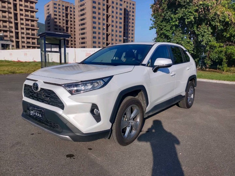 广州22年丰田RAV47