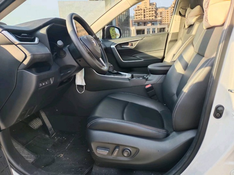 广州22年丰田RAV44