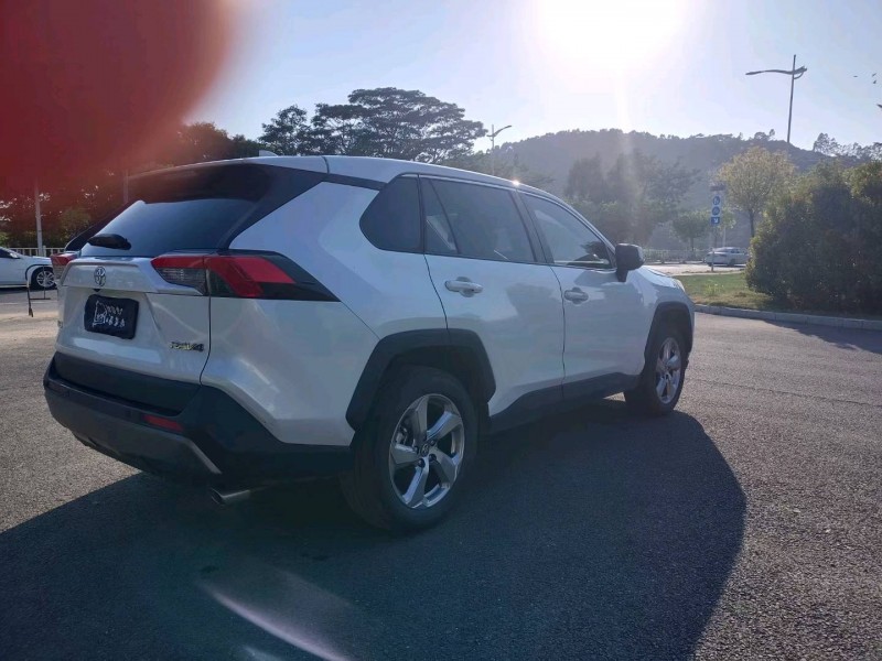 广州22年丰田RAV43