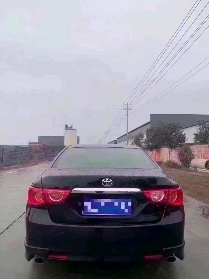 北京12年丰田锐志9