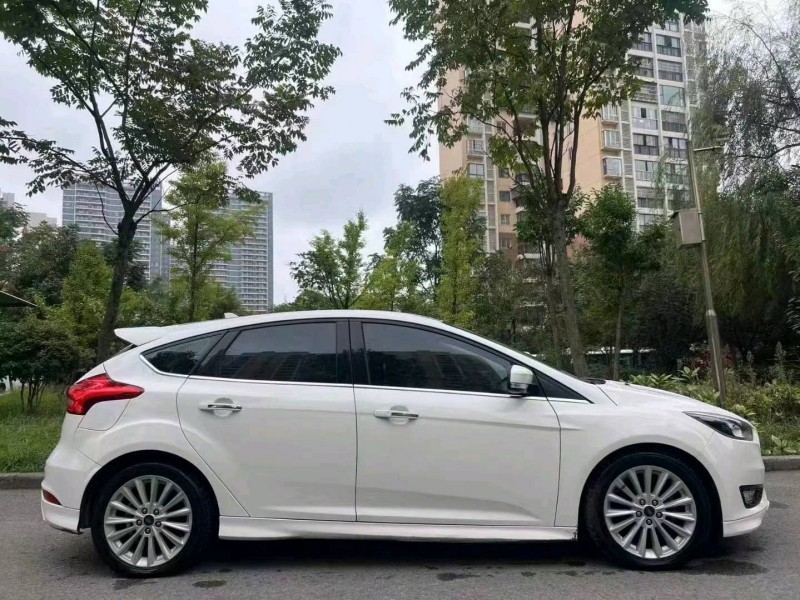 青岛17年福特福克斯3