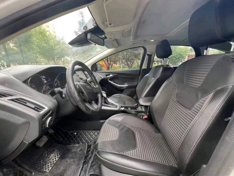 青岛17年福特福克斯6