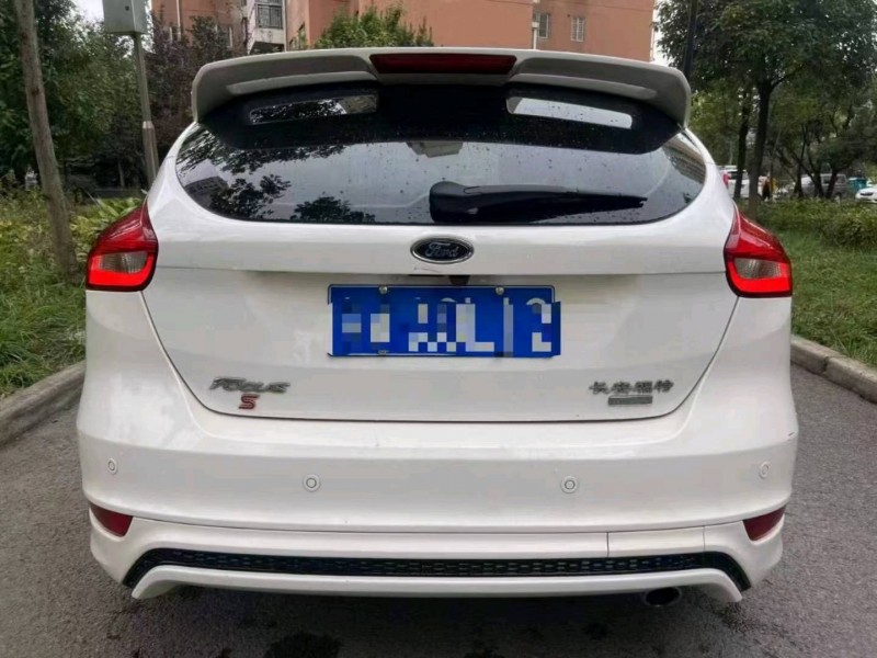 青岛17年福特福克斯9