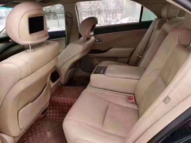 北京11年丰田皇冠8