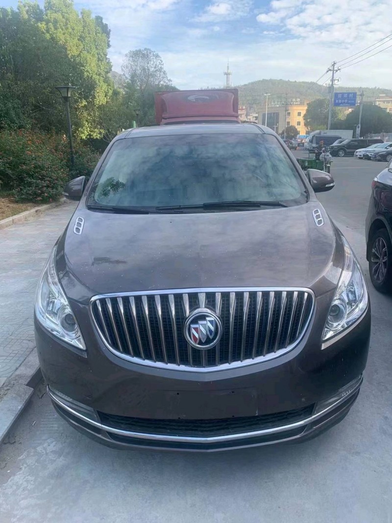 淮南16年别克GL81