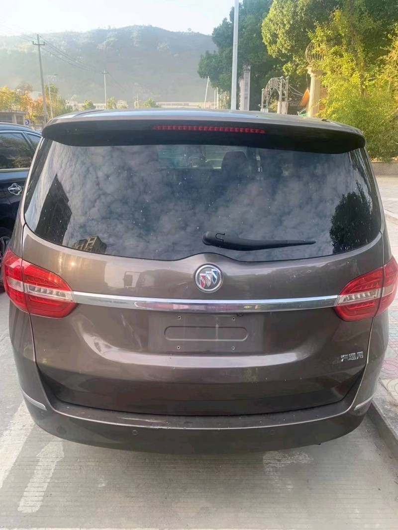 淮南16年别克GL82