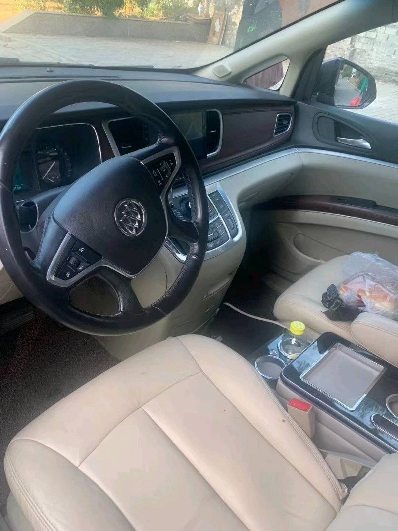 淮南16年别克GL85