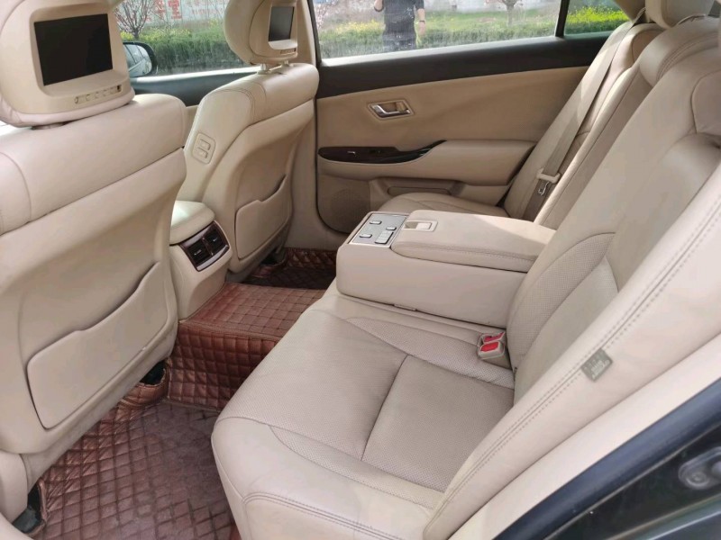 北京11年丰田皇冠4