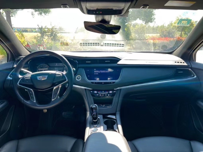 盐城20年凯迪拉克XT56