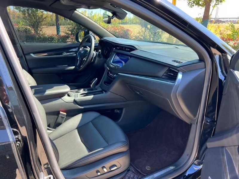 盐城20年凯迪拉克XT59