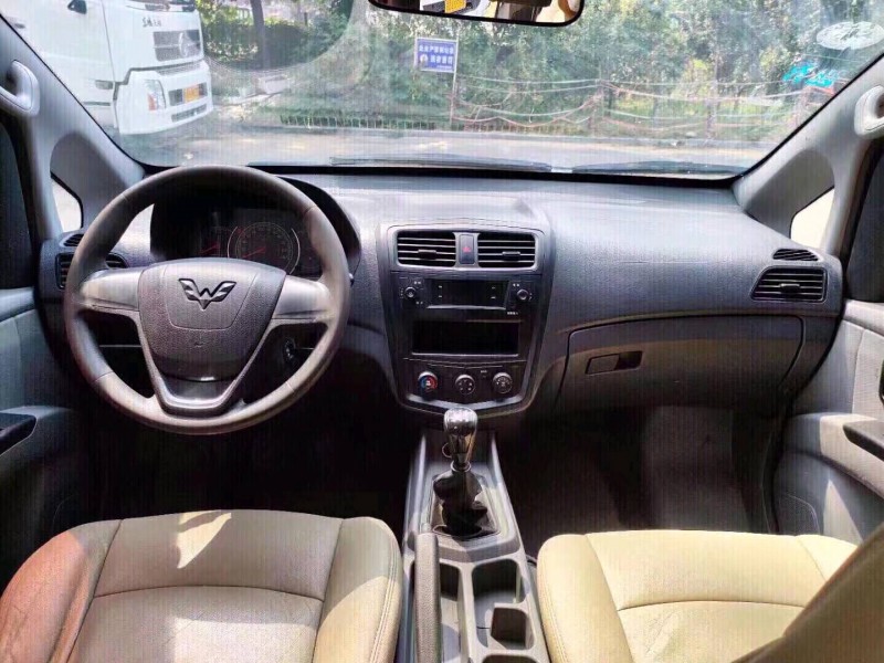 北京15年五菱汽车宏光4