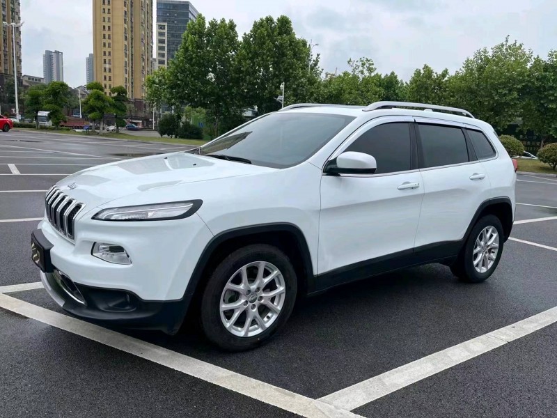 宜昌18年Jeep自由光2